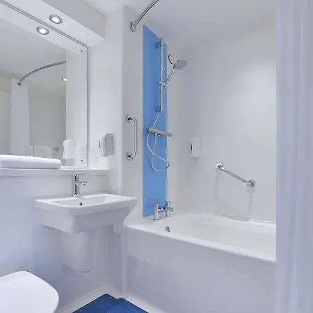 Travelodge Hotel 3*