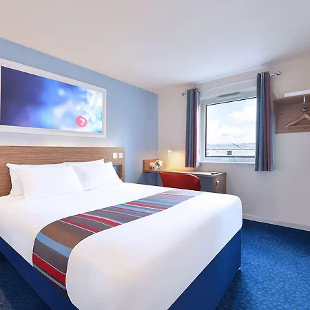 Travelodge Отель 3*